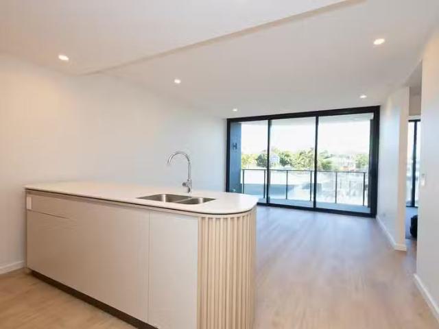 108/180 Marine Parade, Labrador, QLD 4215