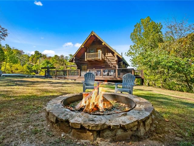 1081 Lakeview Bend