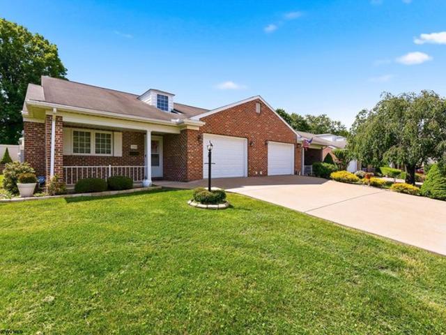 108 Center Ct, Bridgeport, WV 26330
