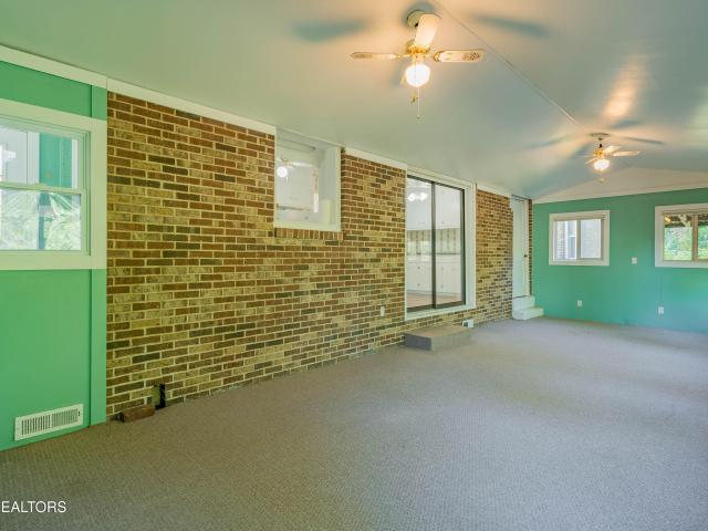 108 Alger Rd