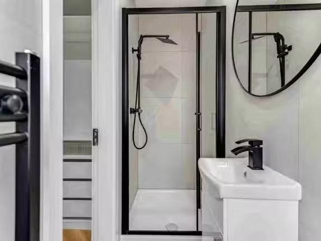 108 Blantyre Road L15 6 Beds 6 Baths