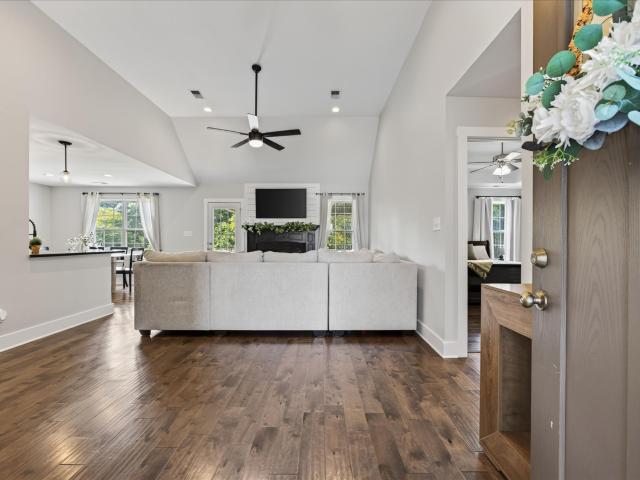 108 Brocket Ct