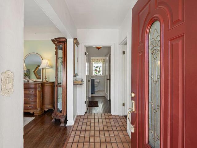 108 Burlingame Avenue