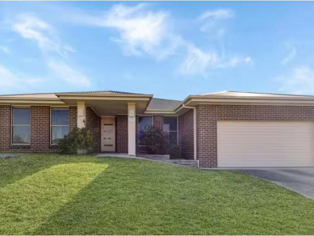 108 Evernden Road, Bathurst House for rent Listed by Mcgrath.