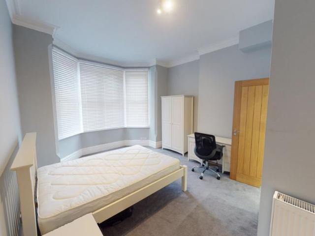 108 Foxhall Road 7 bed semi detached house to rent £4,398 pcm £1,015 pw
