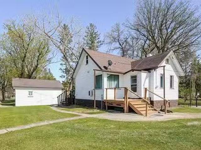 108 O'Brien Ave, Dominion City, MB, R0A 0H0 house for sale.