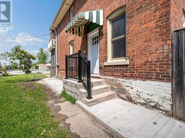 108 Lindsay Street S, Kawartha Lakes Lindsay, ON, K9V 2M6 house for lease | Listing ID X13635 | Royal LePage