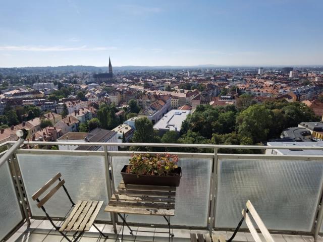 108 m² Wg Taugliche Wohnung im Univiertel 20. Stock mit Panoramablick