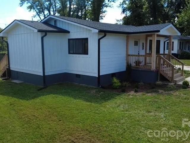 108 Maplewood Knoll Dr, East Flat Rock, NC 28726