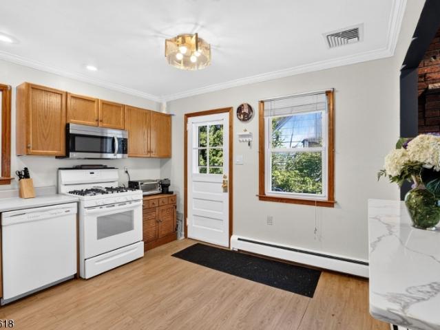 108 Midvale Ave