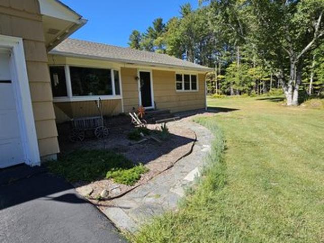 108 Shaker St, New London, NH 03257
