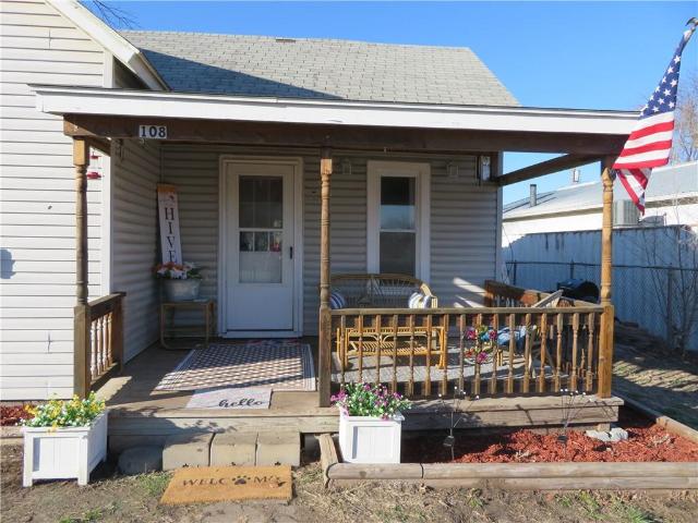 108 W Lake Street