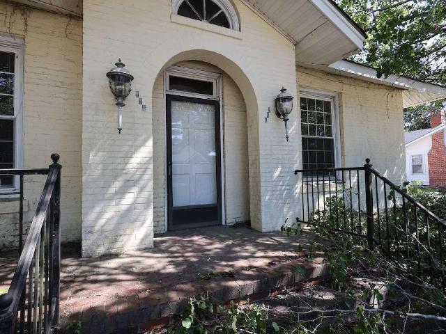 108 W Smith St