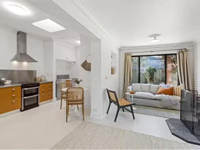 108 Warrendine Street, Orange House for rent Listed by Belle.