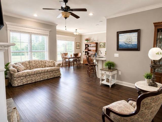 108 Willow Dr