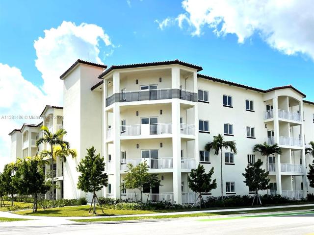 10950 Northwest 82nd St, 2 beds, 2 full baths