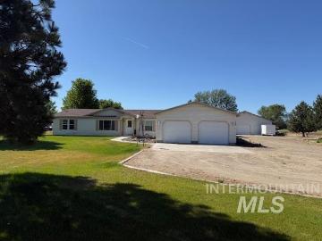 1095 County Rd 70
