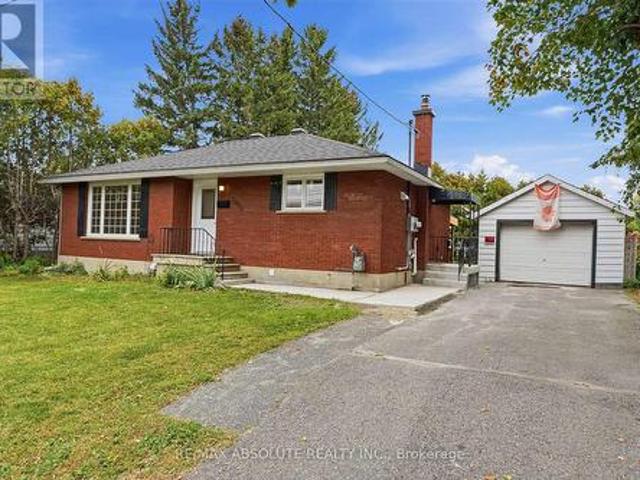 1095 Kenaston Street, Ottawa, ON, K1B 3P4 house for sale | Listing ID X13844 | Royal LePage