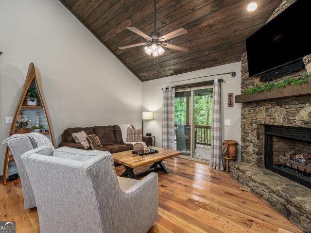 1095 Lonesome Pine Road