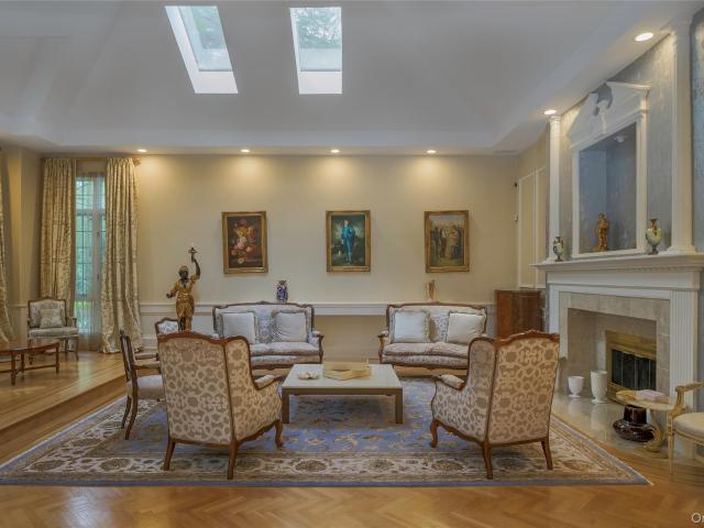 1095 Pine Valley Rd, Oyster Bay, NY 11771 | MLS #986963