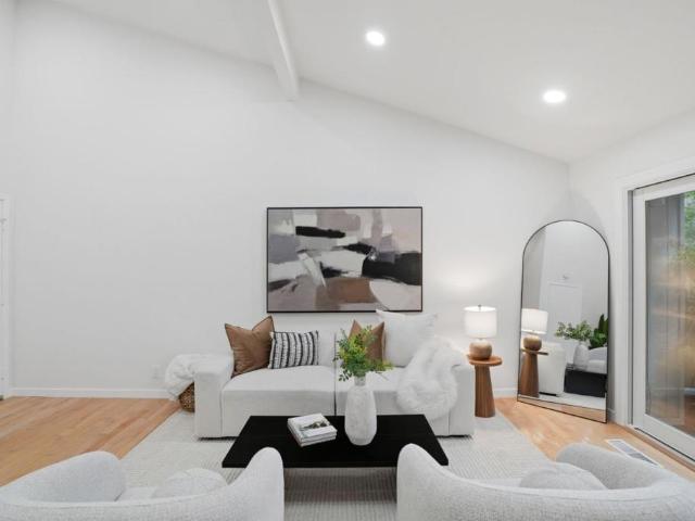 10977 Northseal Square