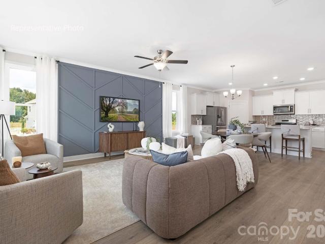 1098 Whistling Place