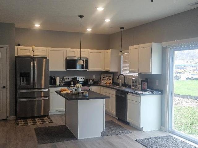 1090 Tomahawk Place