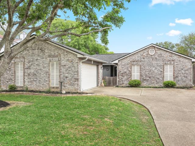 10915 Pecan Dr, La Porte, TX 77571 | MLS #97195