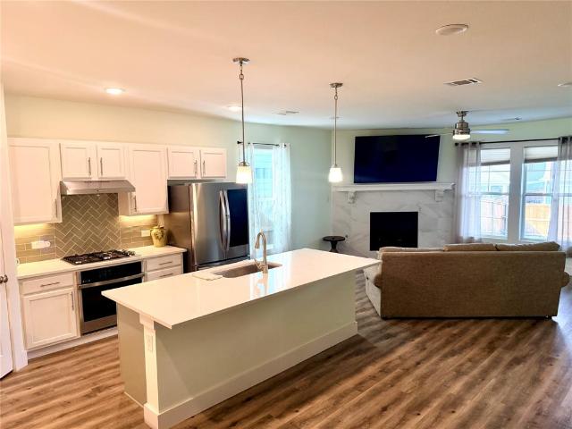10923 Eva Mae Boulevard