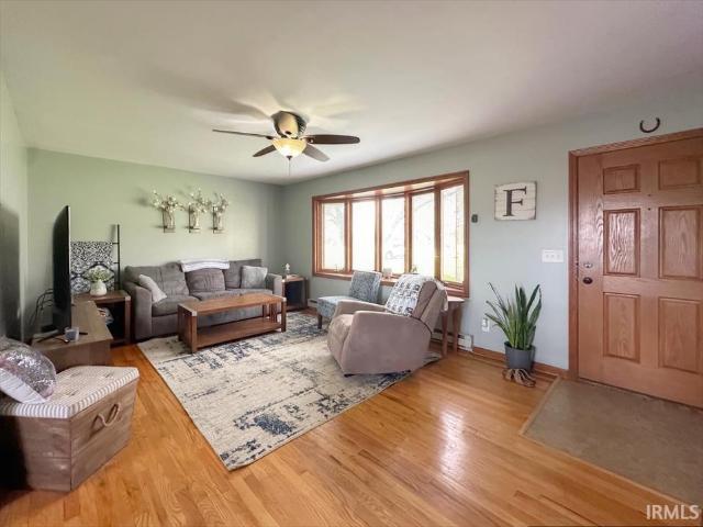 10929 E 400 South