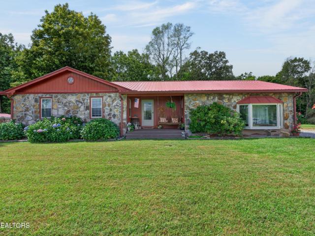 1093 Pomona Rd