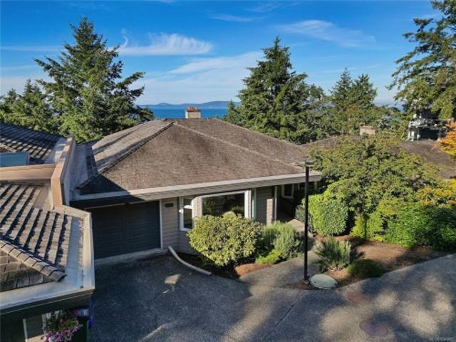 109 2 Arbutus Rd, Saanich, BC, V8N 5X5 house for sale | Listing ID 1044 | Royal LePage