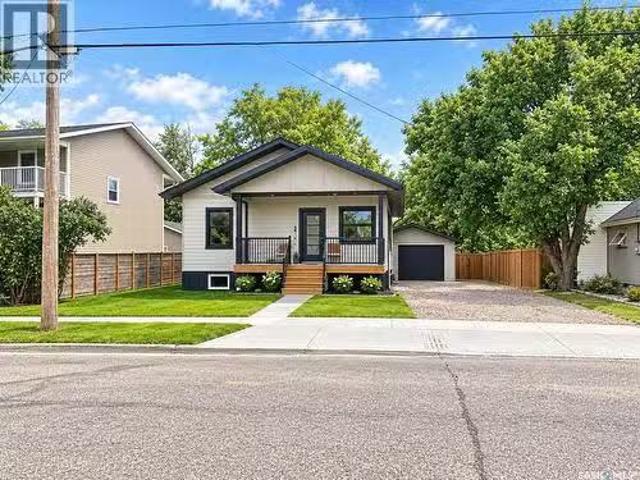 109 7Th Street, Weyburn, SK, S4H 1C1 house for sale Listing.