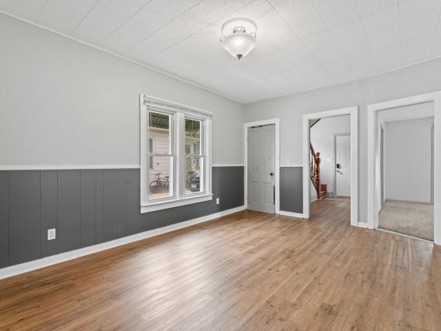 109 5th Street NE