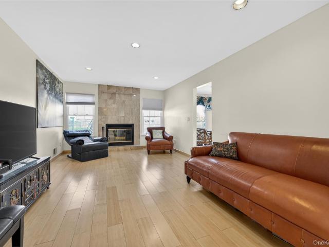 109 Glen Way