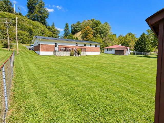109 Edgewater Dr
