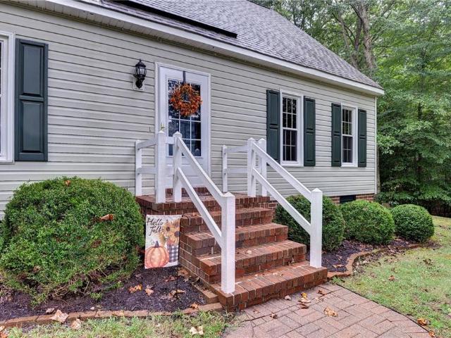 109 Forest LN