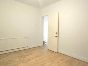 109 Forest Road, London, E11 1JX, United Kingdom | 2 bed apartment for rent #113758543 | Rentberry