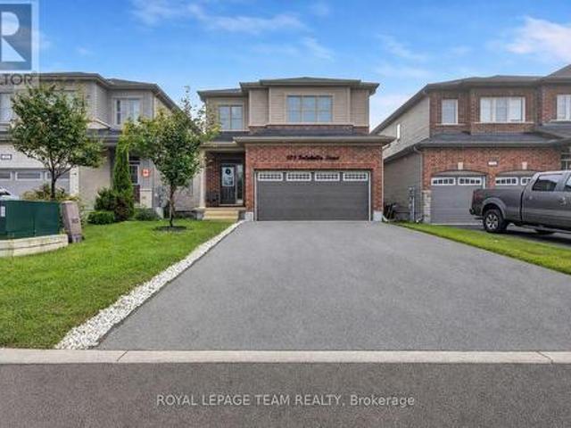 109 Falabella Street, Ottawa, ON, K2S 0X7 house for lease | Listing ID X13690 | Royal LePage