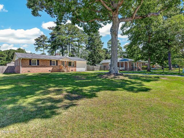 109 King Richard Court