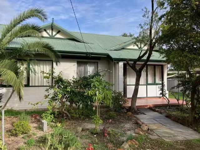 109 Hale Road, Forrestfield, WA 6058