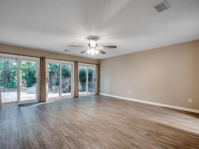 109 Hickory Dr