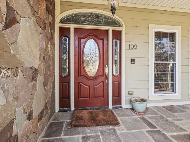 109 Oak Crest Circle