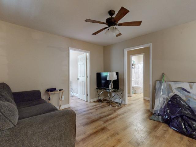 109 Oakwood Dr