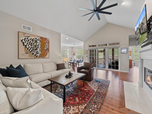 109 Lake Vista Cir, Fontana, WI 53125 | MLS #1958