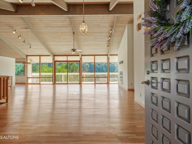 109 Lakeview Place