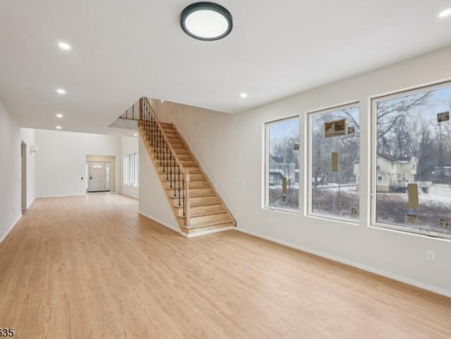 109 Monmouth Ave