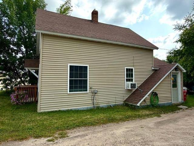 109 Main Avenue S