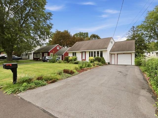 109 Manor Dr, East Syracuse, NY 13057