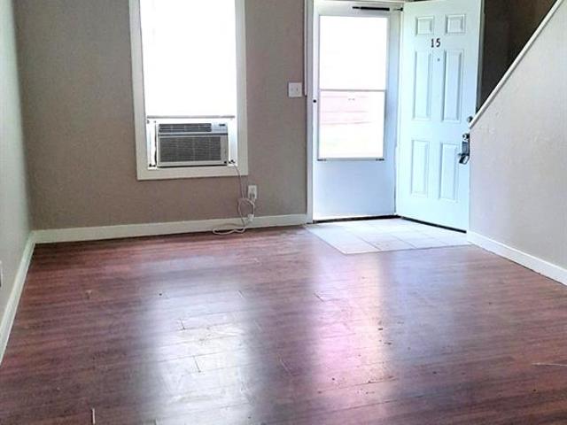 109 Mimosa St, 2 beds, 1 full bath